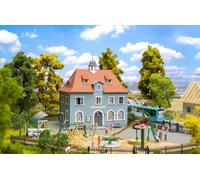 FALLER 190087 Scala HO Aktion set: Scuola con figure, accessori e parco giochi