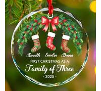Famiglia di 3 ornamenti in vetro personalizzati, ornamento per la prima volta per i genitori, regalo per neonati e ragazzi, nomi personalizzati e primo Natale come una famiglia di tre ornamenti