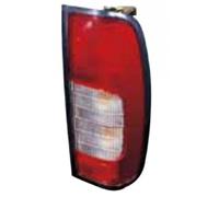 Fanale posteriore destro per nissan king cab navara 1997 al 2001 con retronebbia