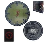 FaNaTtik DOOM: Medaglione con sega a scudo del Medioevo e biglietto d'arte, edizione limitata da collezione (licenza ufficiale, numerato individualmente, diametro 85 mm, include espositore)