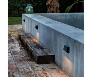 FARO BARCELONA Applique angolare LED da esterni Must, larga 9,6cm FARO BARCELONA