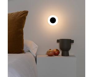 FARO BARCELONA Applique LED Moy in nero con paralume di vetro FARO BARCELONA