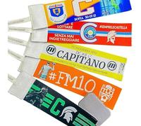 | Fascia da Capitano Personalizzata con Nome, Logo e Colore della Squadra, Fascia da Calcio per Adulti e Bambini, Elastico Regolabile con Velcro (Fronte, Con confezione in metallo, M)