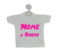 Fashion Graphic Mini T-Shirt Auto Nome Bimbo Bimba a Bordo Personalizzata con Nome Dotata di Gruccia e Ventosa (Bianca Stampa Fucsia Fluo)
