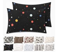Federe Cuscino Galassia 50x70 cm - Microfibra Spazzolata, Set 2 Pezzi | Set di 2 federe in morbida microfibra spazzolata, fantasia stampata su entrambi i lati per rinnovare il letto in un gesto