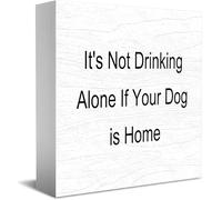 Feehiget Targa classica in legno con scritta "It's Not Drinking Alone If Your Dog Is Home", 12,7 x 12,7 cm