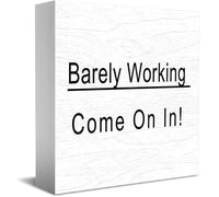 Feehiget Targa in legno con scritta "Barely Working Come On In Home Office Decor, 12,7 x 12,7 cm