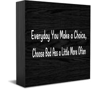 Feehiget Targa in legno con scritta "Everyday You Make A Choice, Choose Bad Ass A Little More Often", decorazione da scrivania per casa e ufficio, decorazione per mensole da tavolo, 12,7 x 12,7 cm