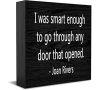 Feehiget Targa in legno con scritta "I Was Smart Enough To Go Through Any Door That Opened", decorazione da scrivania per casa e ufficio, decorazione per mensole da tavolo, 12,7 x 12,7 cm