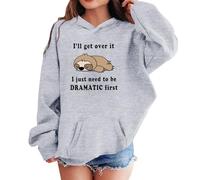 Felpa da ragazza con stampa di gatti Dramatic First Slogan a maniche lunghe | Un'illustrazione di gatto seduto si trova tra le parole I'll get over it and I just need to be dramatic first