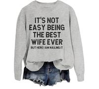 Felpa divertente con scritta in inglese "It's Not Easy Being The Best Wife Ever But Here I Am Nailing It", con scritta in inglese "It's Not Easy Being The Best Wife Ever But, Grigio, S