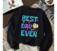 Felpa oversize a maniche lunghe con spalle scese e stampa gatto Pearl Milk Tea per bambini, stile carino e giocoso, per la stagione autunno/inverno. Presenta la scritta colorata "BEST DAY EVER" sul da
