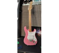 Fender Rosa Strat Con Pickguard Bianco Replica Chitarra In Scala 1:4 ~Axe Heaven