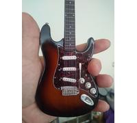 FENDER Sunburst STRAT W/Tartaruga Battipenna 1:4 Scala Riproduzione Chitarra ~
