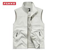 FGKKS 2024 Gilet casual da esterno per uomo Cappotto di moda con tasca grande Design di alta qualità Gilet da strada caldo per uomo White Asian Size 2XL