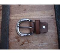 fibbia in ottone per cintura larga 35 millimetri con aggancio marrone nero