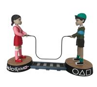 Figura da collezione ispirata al gioco del calamaro. Due bambini Young hee e Chul loro con Corda su una base di ponte. Prodotto in Spagna. Ideale per collezionisti e fan della serie.