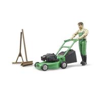Figura di GermanGardener con tosaerba e accessori