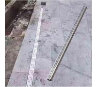 Filtri lineari sottili per grondaie per vialetti e drenaggio del cortile. Coperture resistenti per una gestione efficace dell'acqua e controllo dei detriti