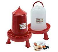 FINCA CASAREJO Pack Mangiatoia e abbeveratoio con piedini per galline e altri uccelli - Mangiatoia e abbeveratoio Happy Chickens 16 kg e 10 L - Plastica robusta - Guida pratica all'alimentazione delle