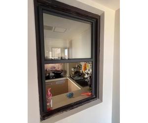 Finestra di ventilazione regolabile con posizioni di bloccaggio per cucina, casa e recinti esterni