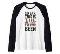Finora Questo è Il più Vecchio Che Abbia mai Avuto Umorismo Divertente Maglia con Maniche Raglan