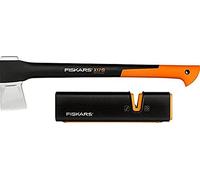Fiskars Set Ascia, Ascia da Spacco con Fodero per la Lama e il Trasporto, 60 cm, Rivestimento Antiaderente, X17-M, 1,53 kg; Affilalama per Asce e Coltelli con Mola in Ceramica, Xsharp, 1020182