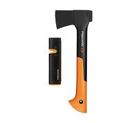 Fiskars Set Ascia, Ascia Universale con Fodero per la Lama e il Trasporto, 35.5 cm, Rivestimento Antiaderente, X7-XS, 640 g; Affilalama per Asce e Coltelli con Mola in Ceramica, Xsharp, 1020183