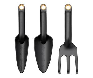 Fiskars Set di Attrezzi da Giardino, 3 Pezzi, Rastrello per Fiori, Cazzuola per Fiori e Cazzuola per Piante, 65% Plastica Riciclata FiberComp con Fibra di Vetro, Nero/Arancio, Solid, 1076379