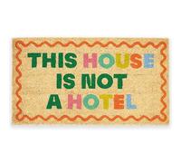 Fisura - Tappeto d’ingresso “Not a hotel” in cocco con base antiscivolo in PVC. Tappeto dipinto a mano in multicolor con un messaggio divertente per il tuo ingresso. Misure: 70 x 40 cm.