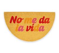Fisura - Tappeto d’ingresso “No me da la vida” in cocco con base antiscivolo in PVC. Tappeto interno beige dipinto a mano con messaggio simpatico. Misure: 70 x 40 cm.