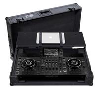 Flight Case Nero per controller DJ Denon SC Live 4. Supporto per computer portatile. Multistrato da 9 mm. Rotelle. Serrature a farfalla. Manici incassati. Dimensioni: 820 x 517 x 206 mm