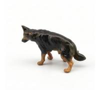 Folpus Miniatura Cane Figurina Modello Statuina in 1/64 per Diorami Tocco per Scenari Realistica Senza Ingombro Adatta Plastici Esposizioni Collezioni Scene Urbane, Pastore Tedesco Che Defeca