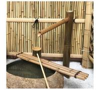 Fontana a cascata del giardino Zen di bambù