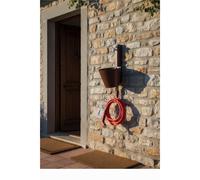 Fontana da Parete Giardino con Due Rubinetti e Secchio Removibile Dimensioni 23x26,6xh 49cm - peso 2,8kg con tubo rubinetto, Garantita contro la ruggine Colore ruggine ruggine