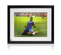Foto del Chelsea autografata da Didier Drogba. Incorniciata.
