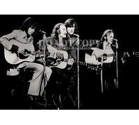 Foto di Crosby, Stills, Nash & Young 28,9 x 40,6 cm, Magnifico ritratto dal vivo del 1970, CSNY - Supergruppo leggendario - Foto rara da concerto - Stampa artistica