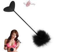 Frustino Crop in Similpelle con Solleticatore in Morbide Piume Nero Bad Kitty