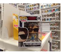 FUNKO POP STEVE 638 (WITH SUNGLASSES) - STRANGER THINGS ORIGINAL + PROTECTOR