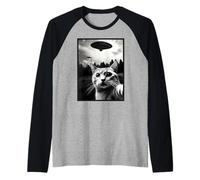 Funny Cat Selfie with UFOs - Cute Cat Joke UAPs Maglia con Maniche Raglan