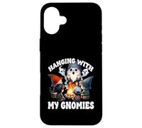 Funny Scout Gnome Hanging At The Campfire With My Gnomies Custodia per iPhone 16 Plus