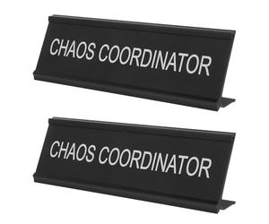 FUOYLOO 2 targhe da scrivania in metallo Chaos Coordinator - Targhe decorative divertenti per ufficio, ideali come regalo per manager e capi - Citazioni umoristiche sul lavoro per