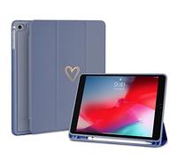 Fycyko Custodia protettiva compatibile con iPad da 9,7 pollici, iPad 6a/5a generazione 2018/2017 con porta matita e copertura per punte, motivo a cuore per donne e ragazze, custodia protettiva per