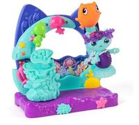 Gabby's Dollhouse The Movie, il Balcone Acquario, Mini Playset, 3+ Anni | 7 Pezzi, Pendolo a Bolle Oscillante, Decorazioni a Incastro, Funzioni Nascoste, Accessorio Segreto, Codice Qr, Gioco Tattile