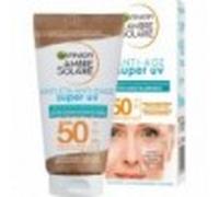 Garnier Crema Viso Protettiva Anti-Age Super UV, Per Pelli Sensibili, Protezione SPF 50, Ad Assorbimento Rapido, Con Acido Ialuronico, Ambre Solaire, 50 ml