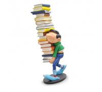 Gaston Con Pila Di Libri