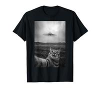 Gatto Che Prende Selfie con UFO in Campo nebbioso Extraterrestre Maglietta