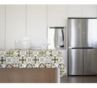 GEMITEX Tovaglia Tradition, Felpata, Cerata, Impermeabile e Antimacchia, Decoro 4102 Maiolica Blue, Ideale x Tavoli Rettangolari da 10/12 persone, 140 x 240 cm MADE IN ITALY, Rifinita con tagliacuci