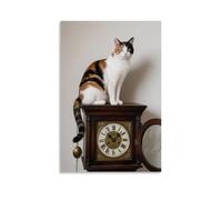 GEMTOFNMA Poster decorativo da appendere alla parete, motivo: gatto Calico che si accovaccia sulla parte superiore di un vecchio orologio da nonno, coda drappeggiata sopra il pendolo, mani che puntano