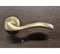 Generico Maniglia per porte interne serie ONDA - Maniglia con rosetta e bocchetta 45mm - Linea Cali' - Materiale in ottone e pvc - Prodotto Made in Italy - finitura Ottone Satinato